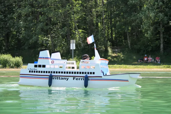 Bateau électrique miniature