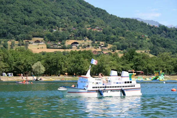 Bateau électrique miniature