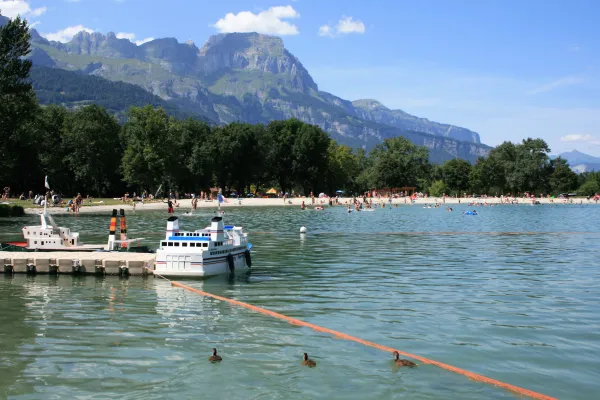 Bateau électrique miniature