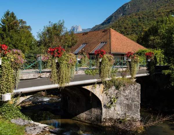 Pont de Verthier fleuri