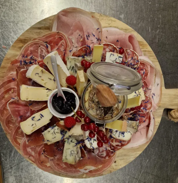 Planche fromage et charcuterie