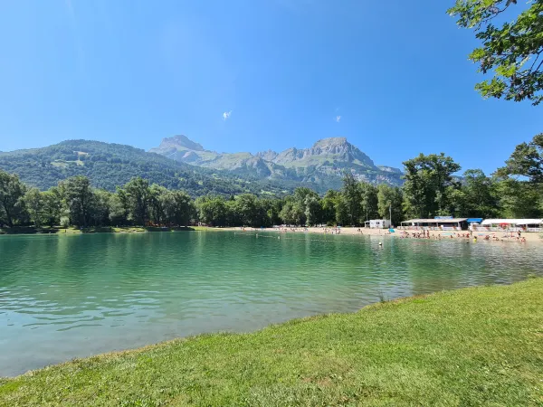 Lac des ilettes côté plage, restaurant Transat