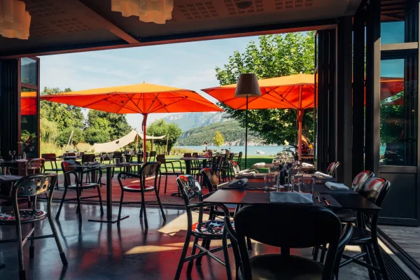 Les Parasols