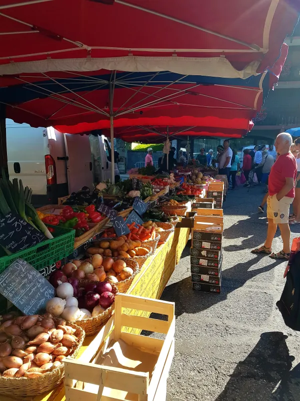 Marché Châtel été