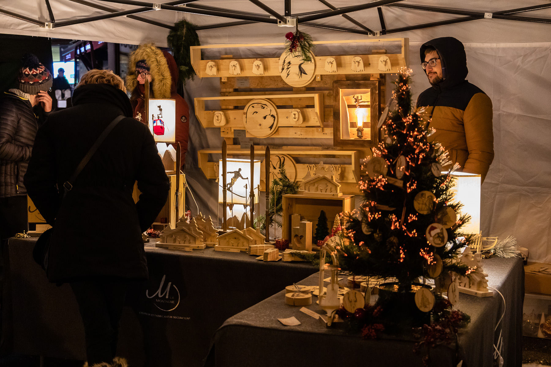 stand bois marché de Noël