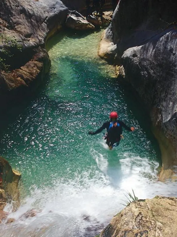 Canyoning_saut et belle vasque