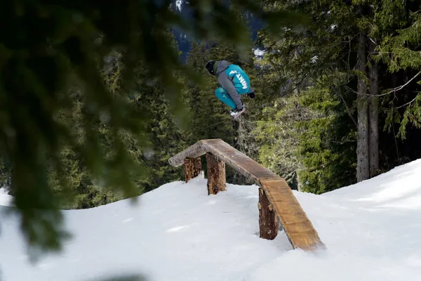 Mint Snowboard School
