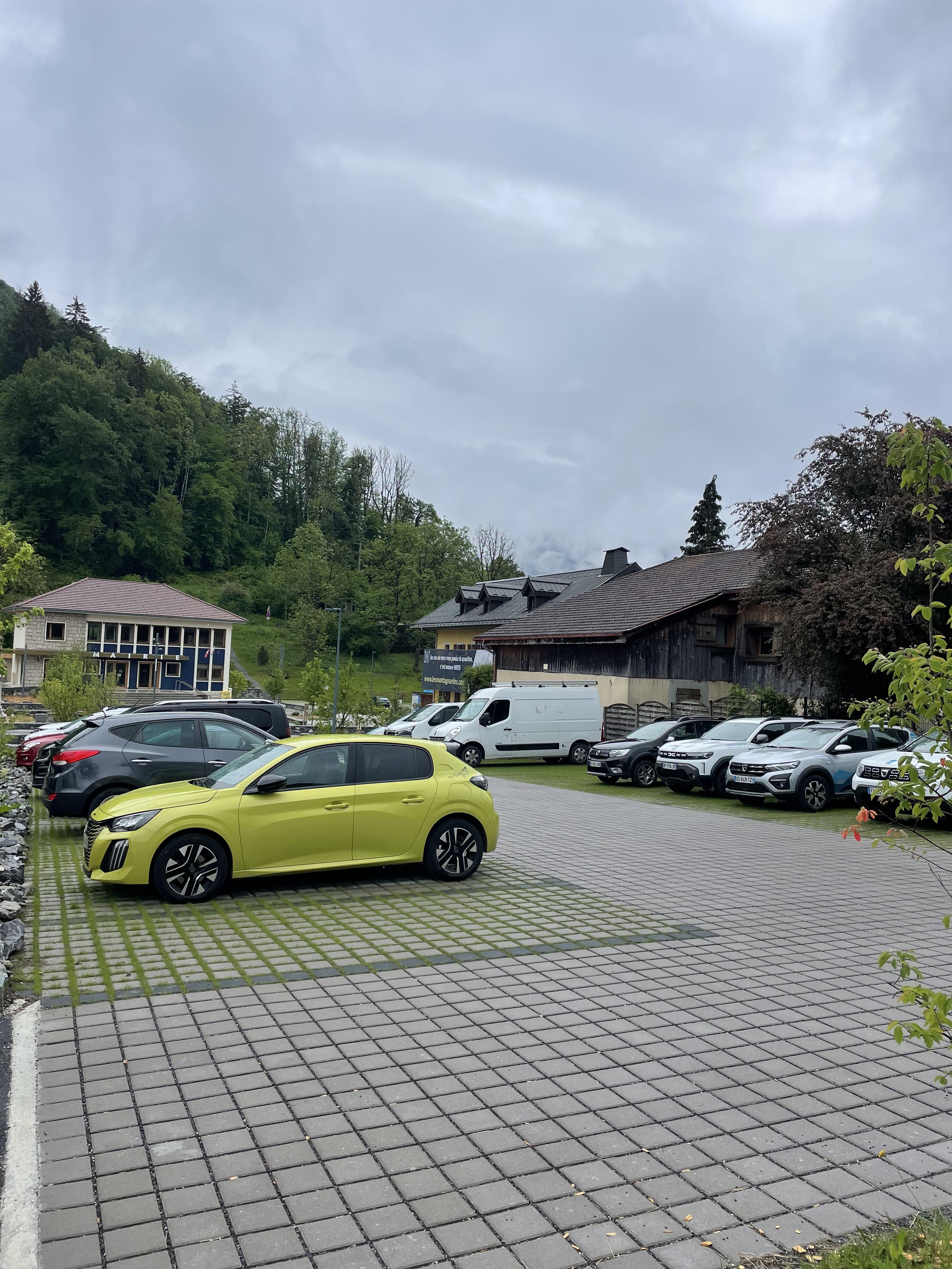 Parking en face de la mairie