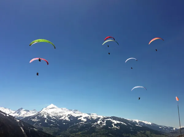 Baptême de parapente au dessus des Alpes