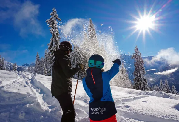 Couple skiant à Plaine Joux