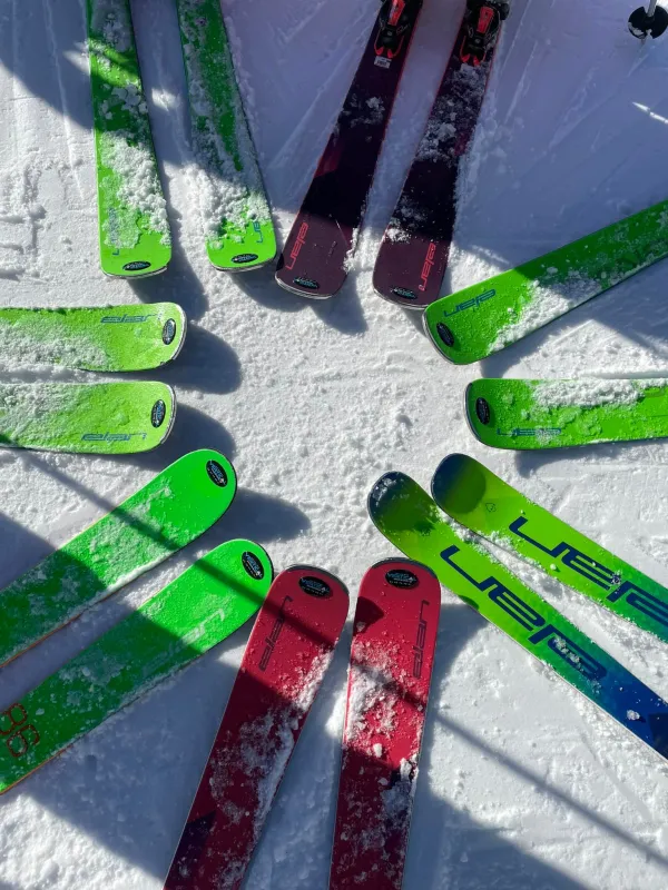 Skis sur neige