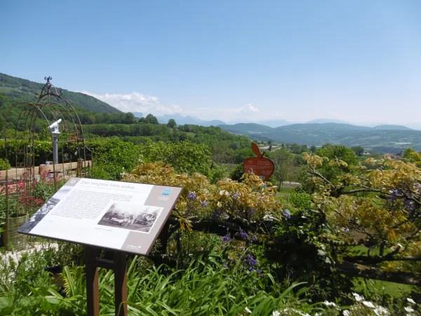 Point de vue sur les vergers longue vue Charly Andilly