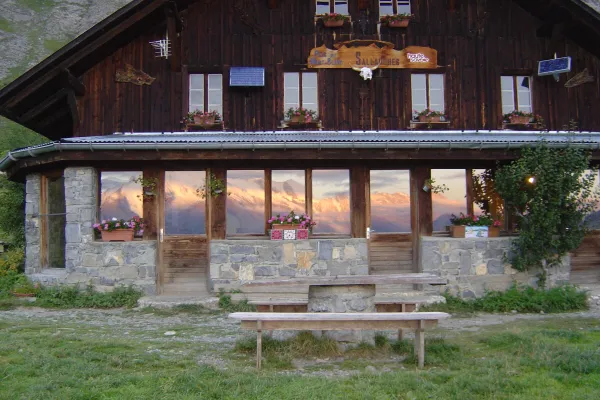 le Refuge face au Mont-Blanc