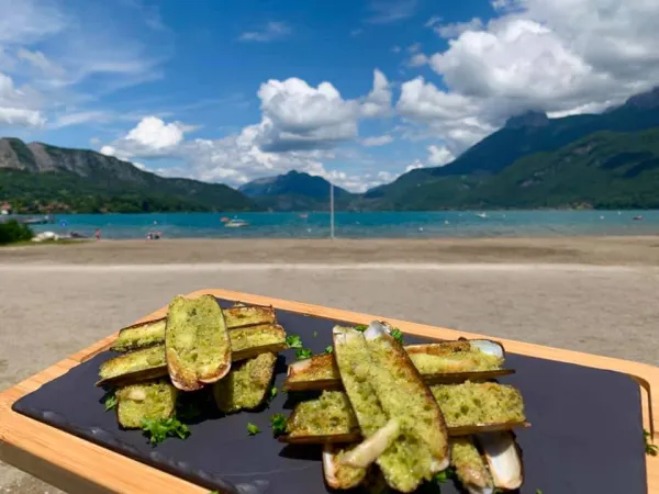 Restaurant sur la plage de Doussard lac Annecy