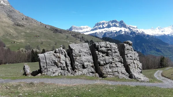 La Pierre Fendue sur le parcours