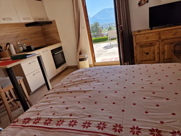 Pièce principale avec accès terrasse