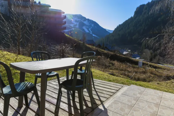 Vue sur les montagnes depuis la terrasse