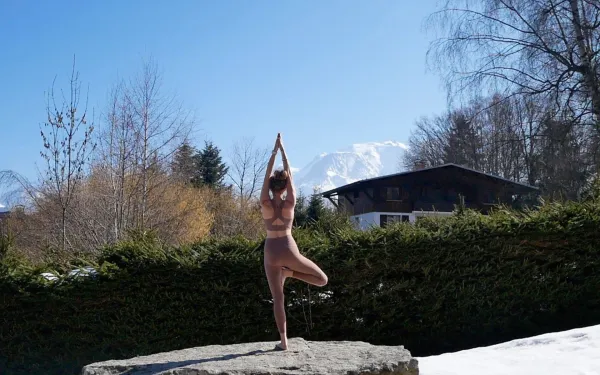 yoga face au mont blanc