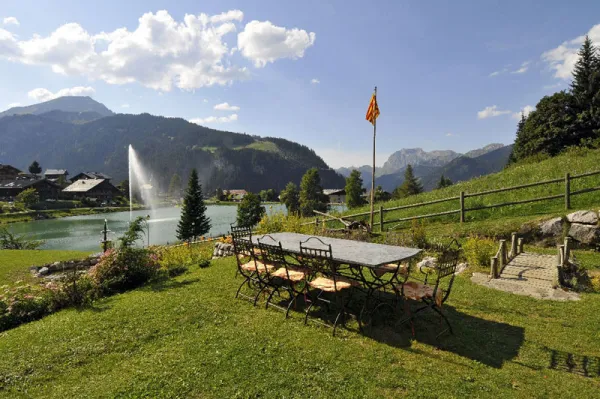 Jardin avec vue sur le lac