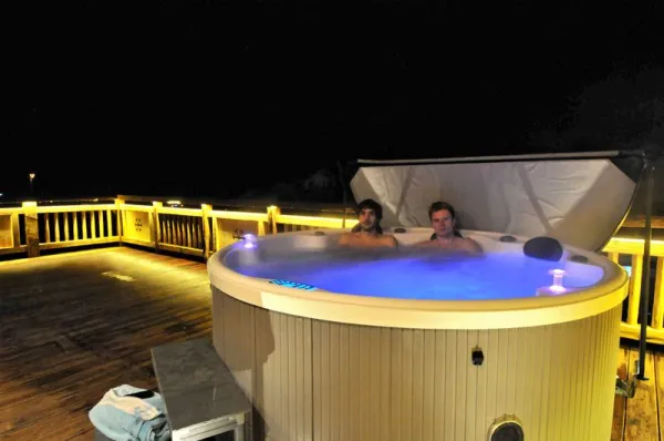 Bains à remous sur la terrasse