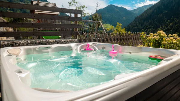Entre nous_Châtel_Bain à remous pour une pause détente face aux montagnes