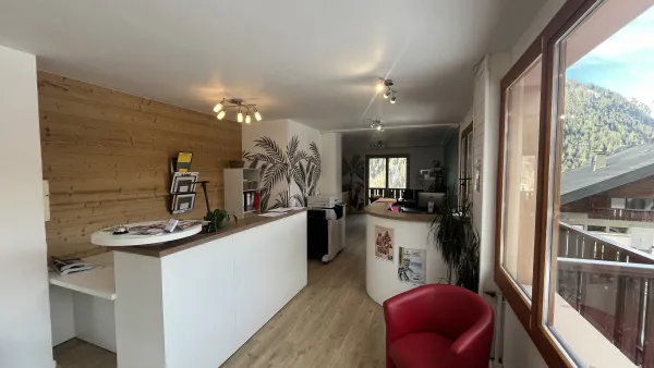 Entrée-bureaux_Immobilière du Val_Châtel