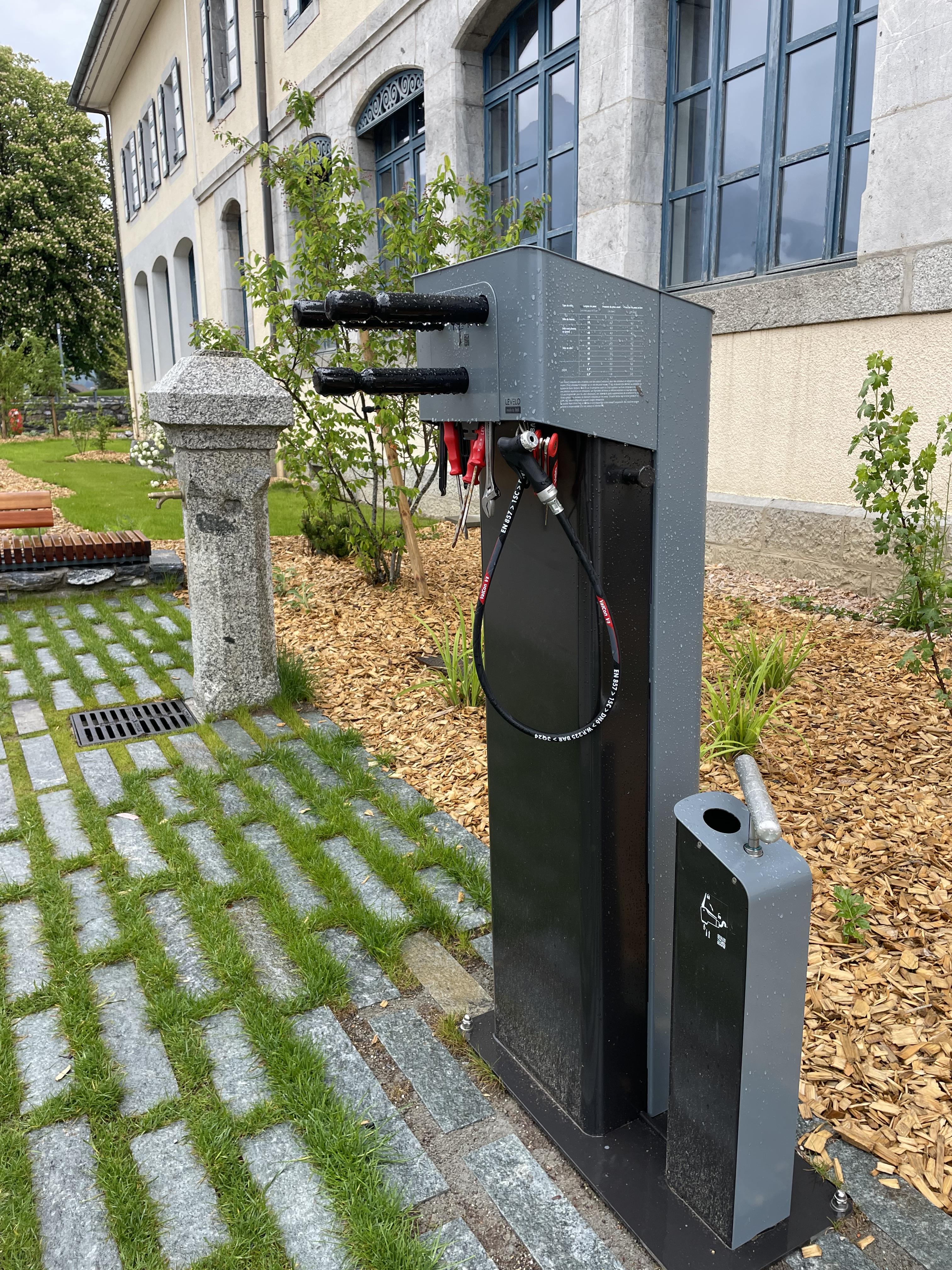 Borne de services vélo à Châtillon sur Cluses