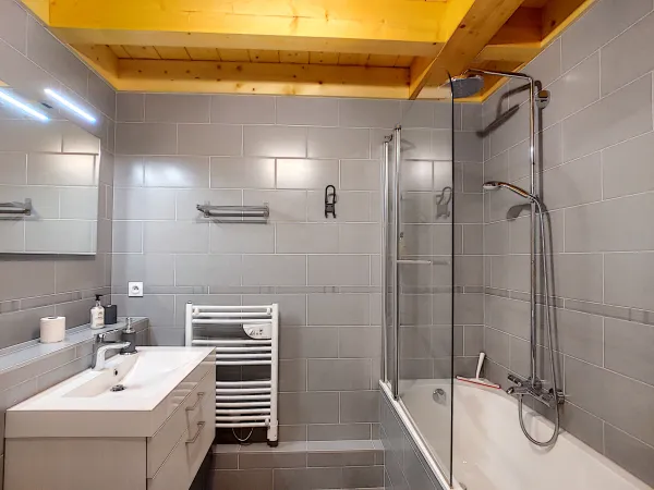 Salle de bains chambre 4