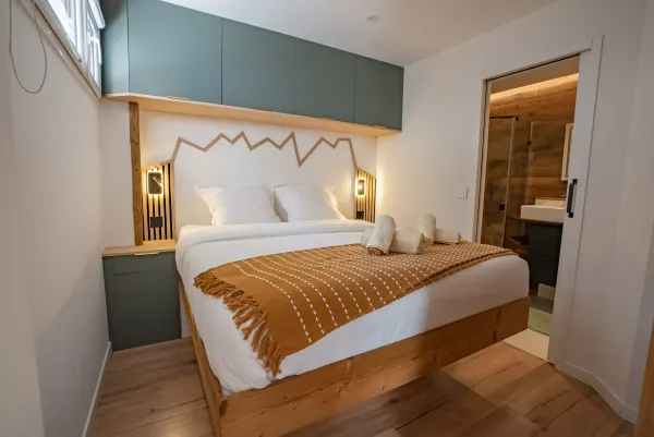 Chambre lit double /salle de bain