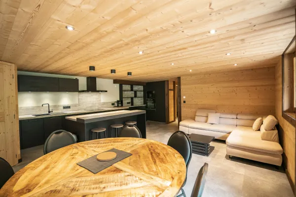 Salon spacieux et cuisine équipée - Chalet les Cerfs_Châtel