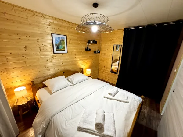 Chambre avec lit double