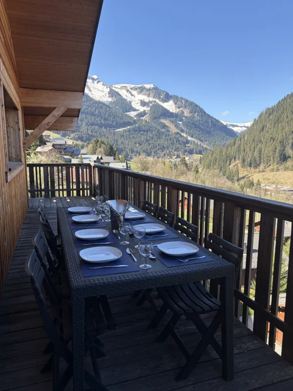 Balcon avec table