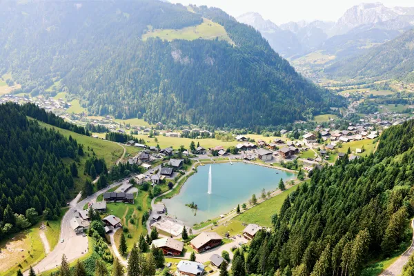 Le Lac de Vonnes vu de haut en été