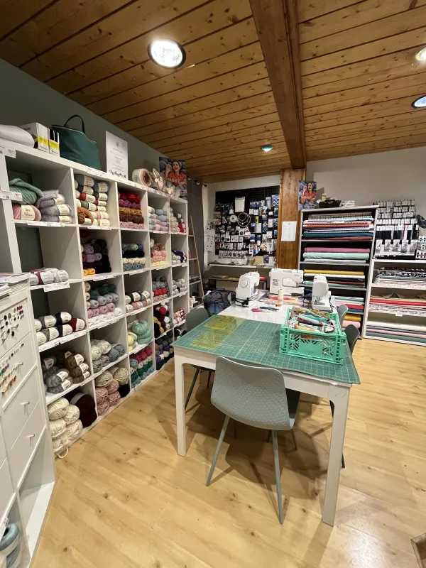 Partie atelier couture chez Couleur Menthe à l'eau Châtel