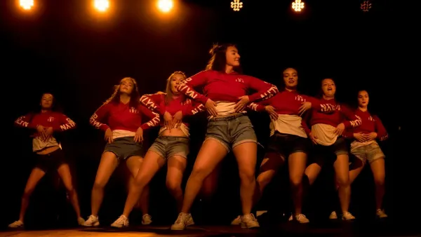 Scène ouverte aux Houches pour le groupe des "Funk", l'un des ensemble de l'association de danse à Sallanches
