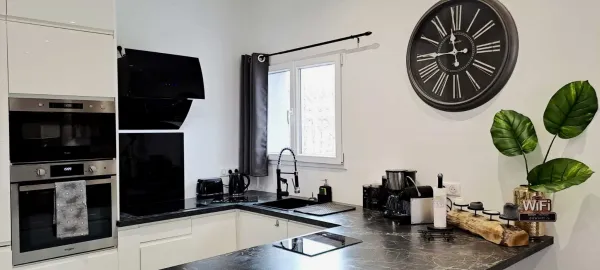 Black & White Home
