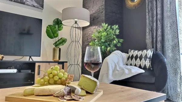 Black & White Home
