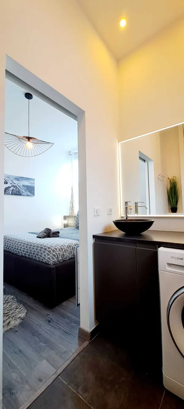Black & White Home
