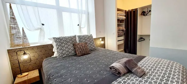 Black & White Home