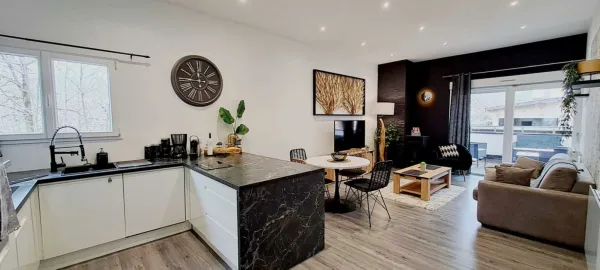 Black & White Home