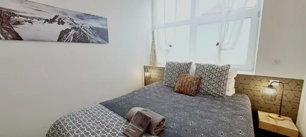 Black & White Home