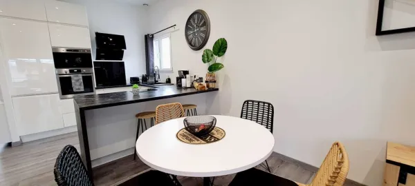 Black & White Home