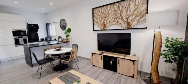 Black & White Home