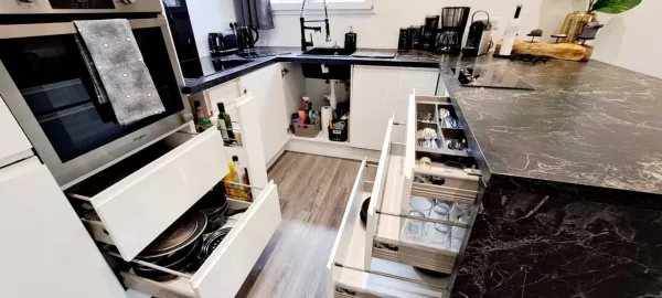 Black & White Home
