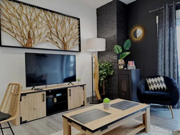Black & White Home