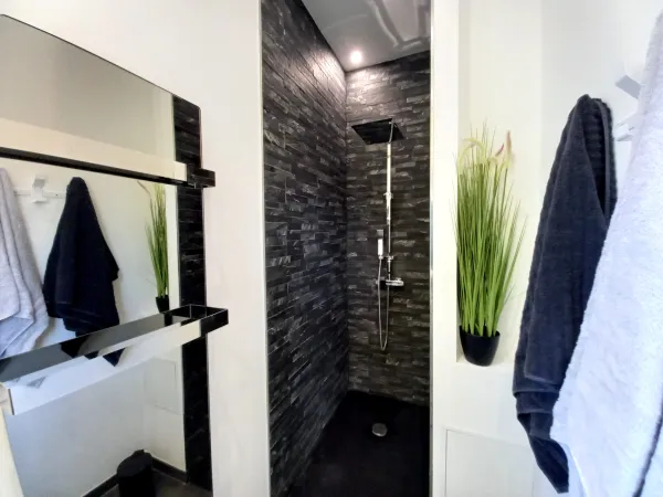 Black & White Home