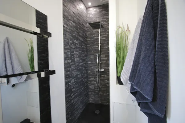 Black & White Home