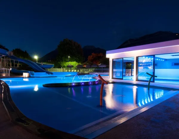 piscine de nuit