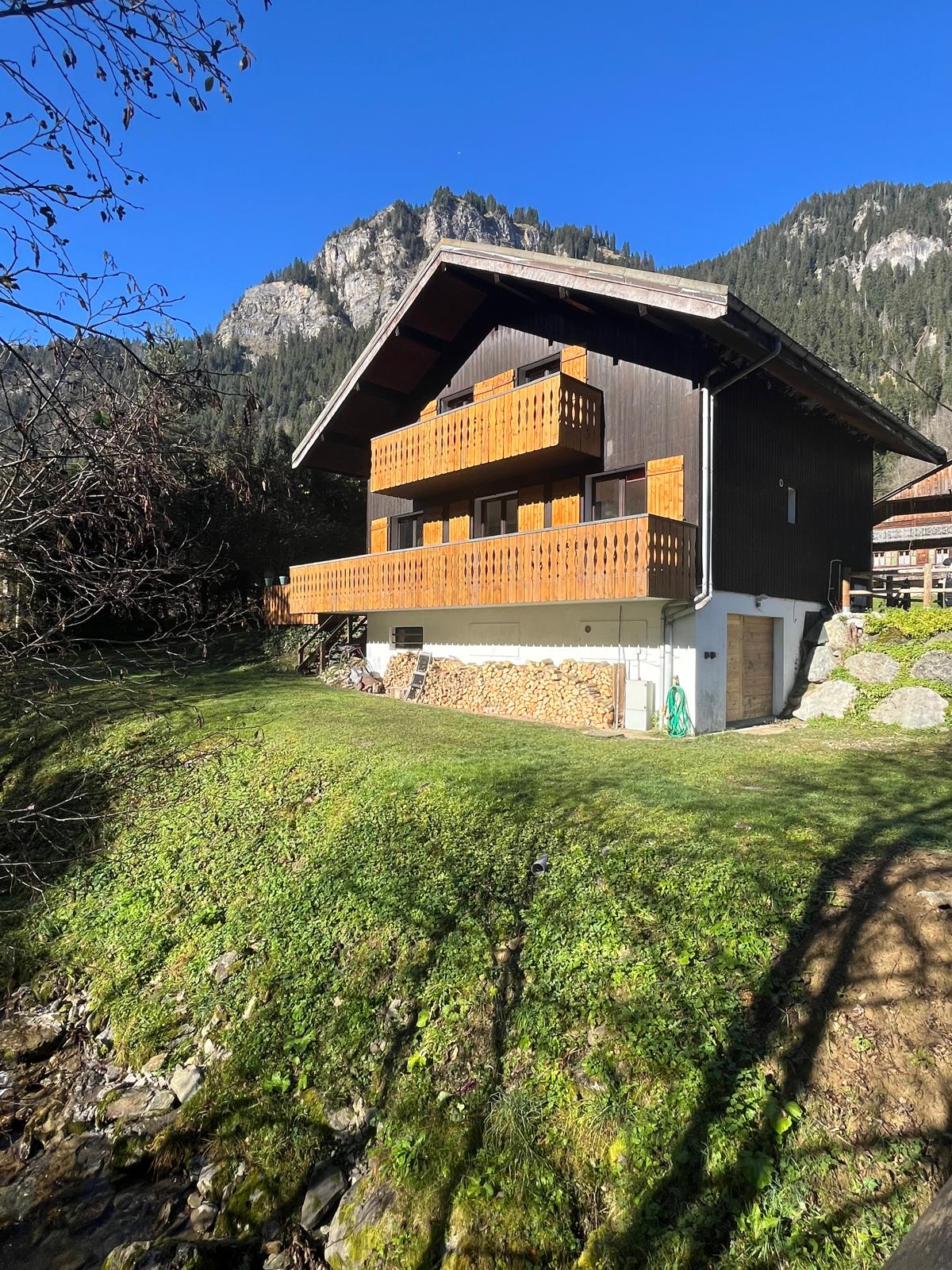 Chalet extérieur en été