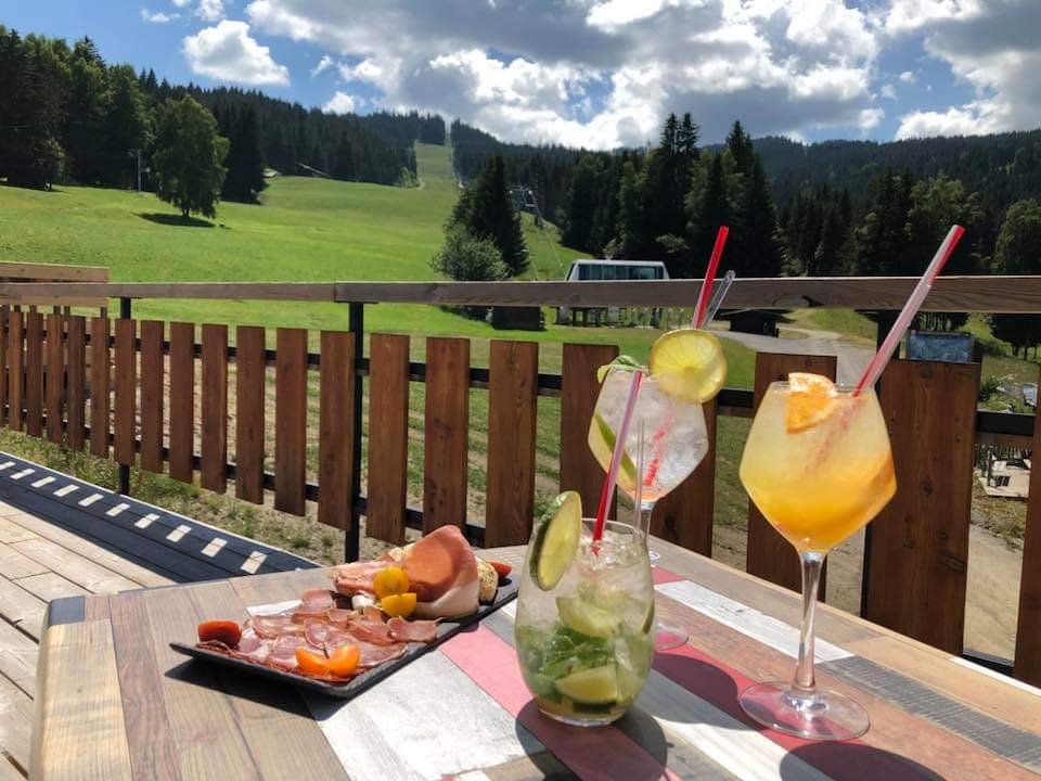 Terrasse en été du restaurant Chez Albert